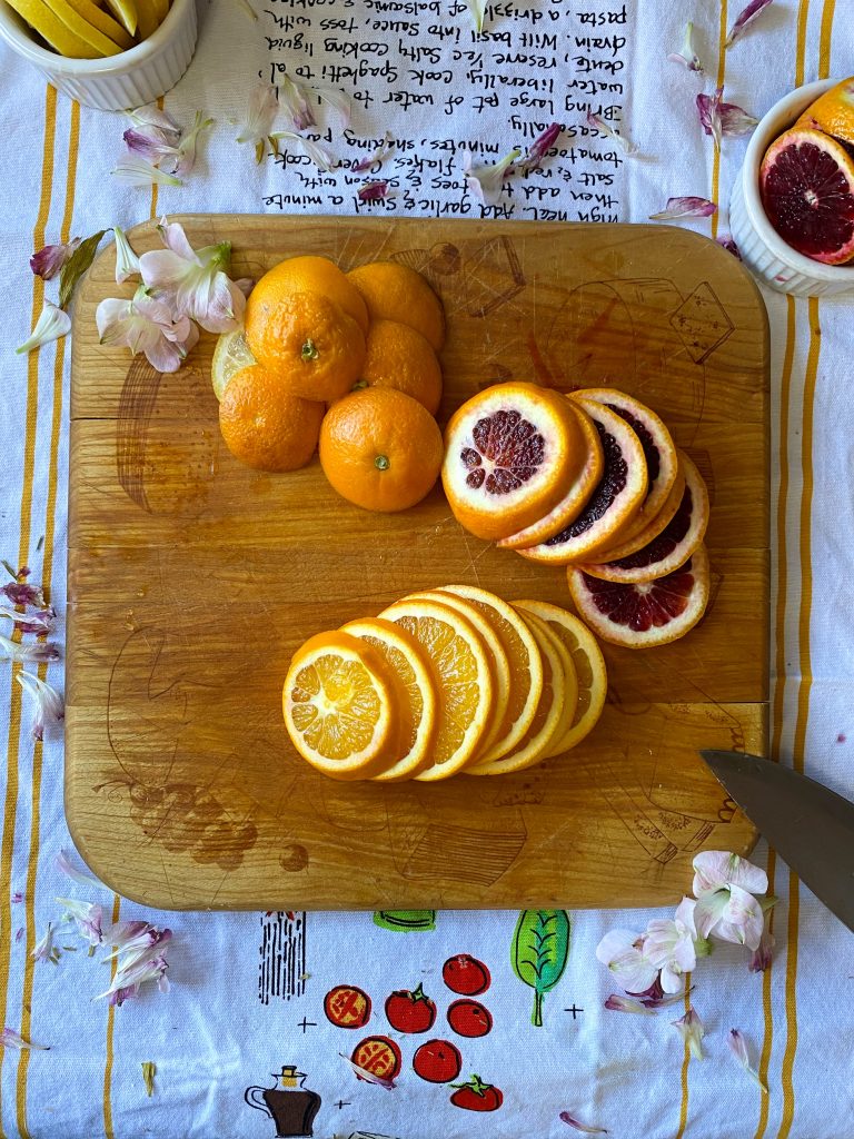 Fresh blood and navel oranges sliced